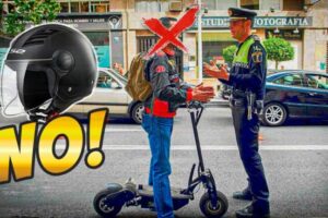 ¿Es legal circular en patinete eléctrico sin casco?